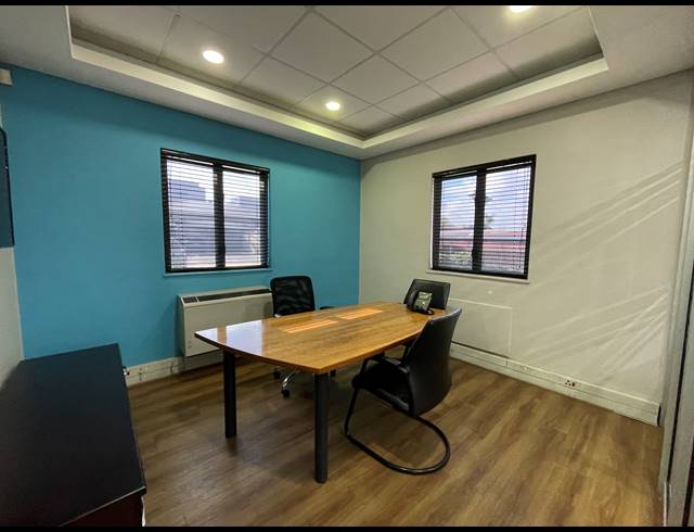 257M² OFFICE FOR SALE IN LYME PARK